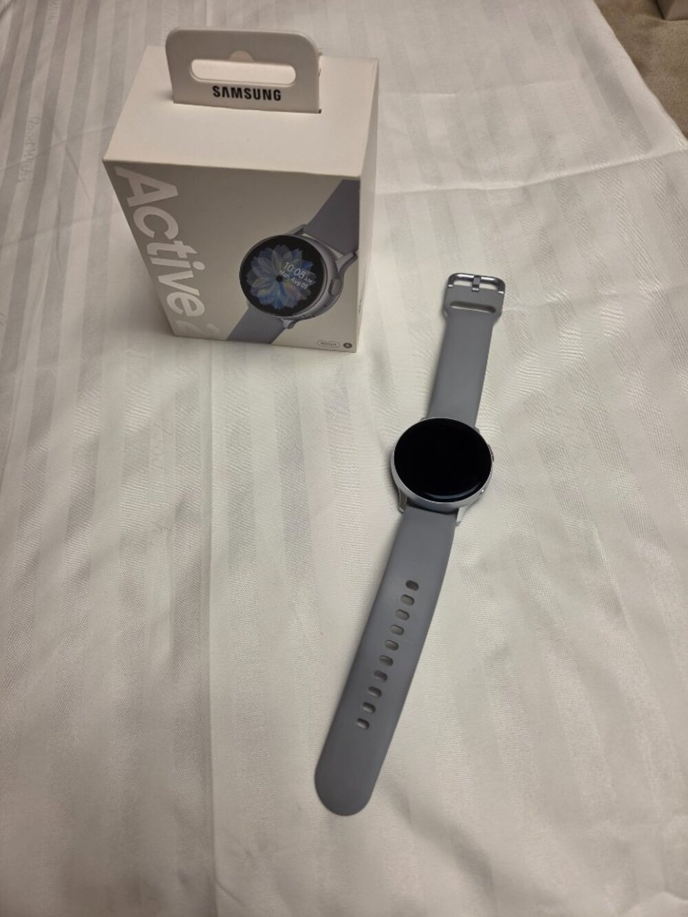 Samsung Galaxy Watch Active 2, 44mm Gray Band, charger and original box - Picture 2 of 5